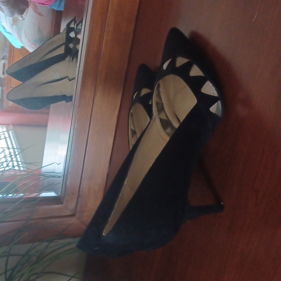 Marc Fisher Tricky D’Orsay Black Cut-Out Pumps - Picture 4 of 9